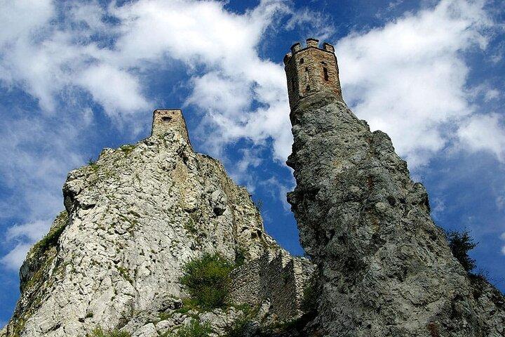 Privat tur til Bratislava & Devin Castle: Iron Curtain & Royals