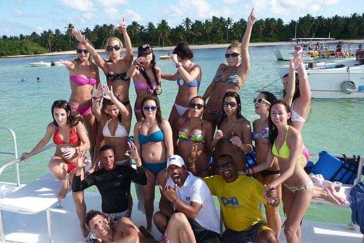 Aventura en catamarán en Punta Cana: buceo con narguile, esnórquel y fiesta