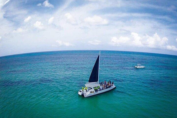 Aventura en catamarán en Punta Cana: buceo con narguile, esnórquel y fiesta