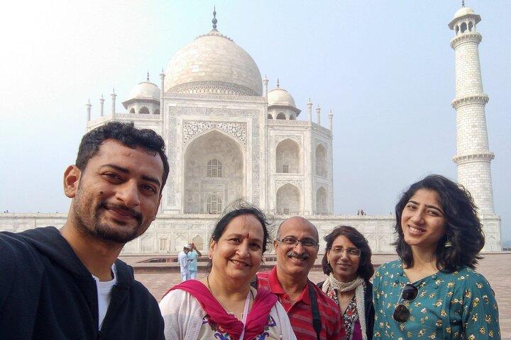 3-Hour Unimaginable Beauty of Taj Private Guided Tour