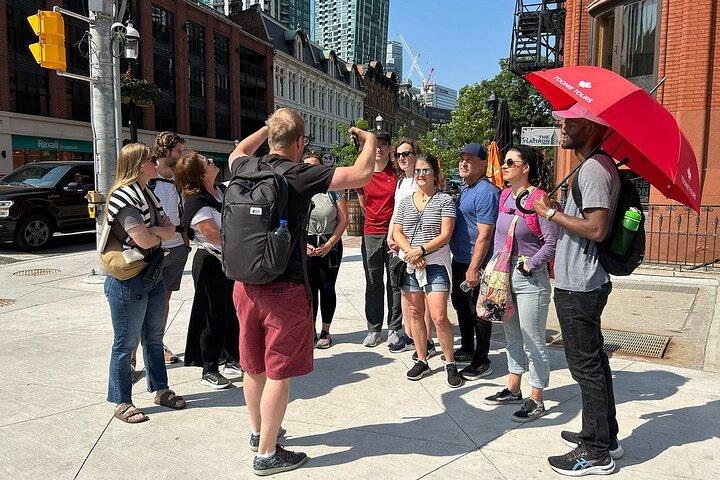 Old Town Toronto Highlights Tour a pé de 3 horas | Gratuity-Based