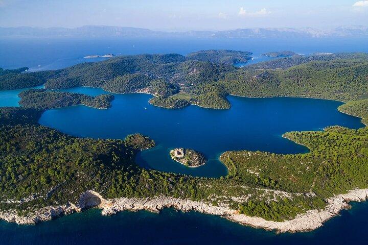 Tour privato in barca dell'isola di Mljet e della grotta di Odisseo