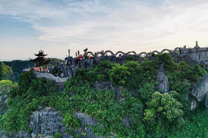 Ninh Binh 1-Tages-Tour ab Hanoi Hoa Lu Tam Coc und dem Drachenberg