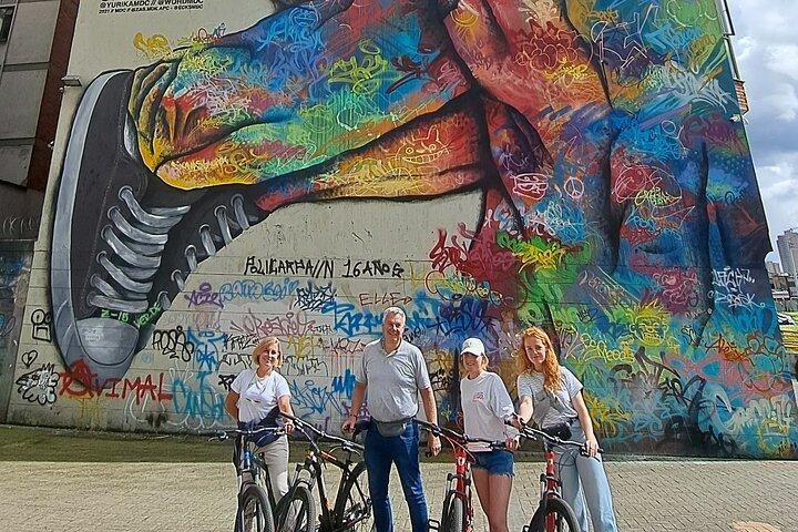 Visite à vélo de 3 heures à la découverte des graffitis dans la ville de Bogota