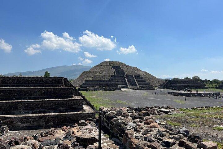 メキシコシティ発テオティワカンピラミッドツアー