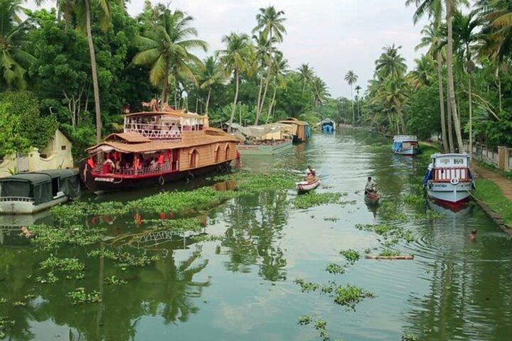Pacchetto tour di 8 giorni in Kerala con soggiorno in houseboat