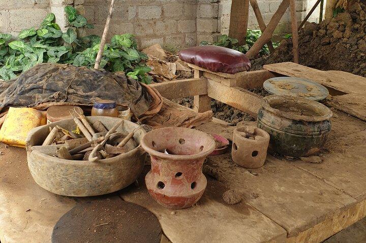 Clase de alfarería tradicional en Arusha