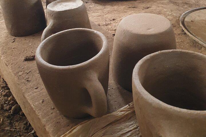 Clase de alfarería tradicional en Arusha