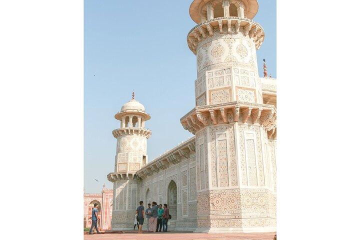 A Walk About Mughal Women - Tour con guida privata a Etmad Ud Daula