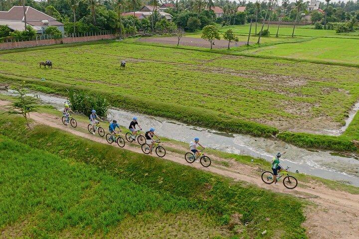 シェムリアップカントリーサイドバイクツアー／Eバイクまたはトゥクトゥク