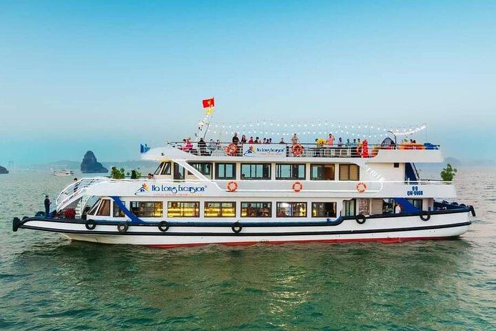 ハノイ発ハロン湾日帰りツアー：驚くべき洞窟、ティトップ島