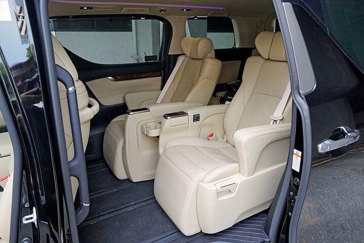 Departure Transfer from Tokyo City to Haneda Airport HND by van