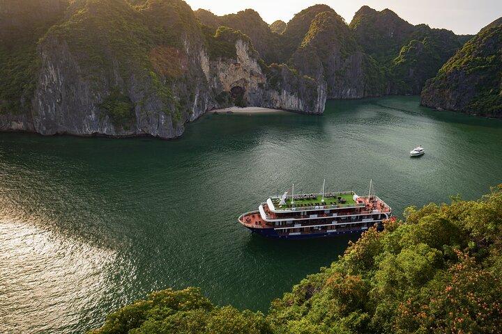 2 Tage Halong Bay und Lan Ha Bay auf La Pandora Cruise von Hanoi