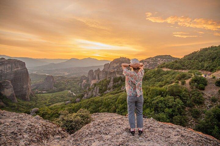 Météore Coucher de soleil avec monastère et grottes d'Ermite en petit groupe