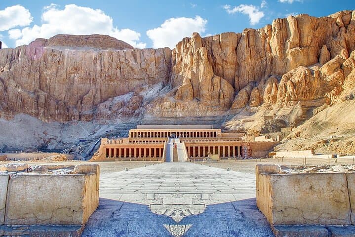Private Tour to the Valley of the Queens and kings of Luxor