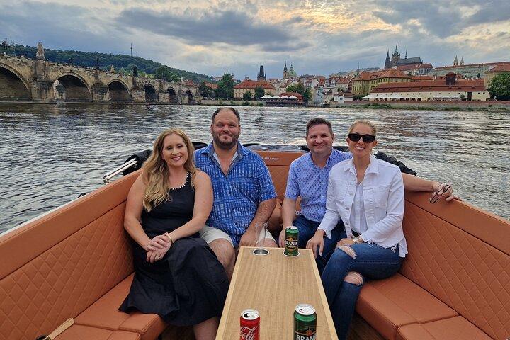 Passeio de barco privado em Praga - 2 horas