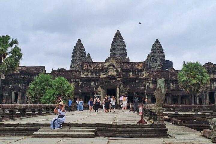 Angkor Wat Highlights and Sunrise Guided