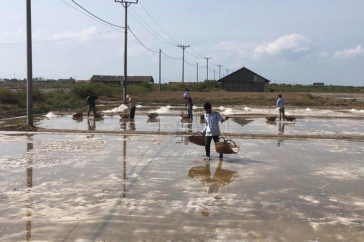 Kampot Countryside Tour - Pepper Farm, Salt Lake, grottor och mer