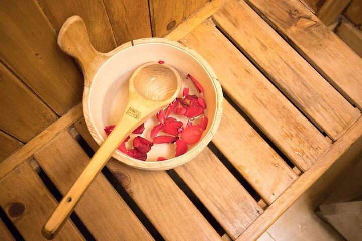 ポカラでの 1 時間の全身マッサージと 1 時間のスチームとサウナ