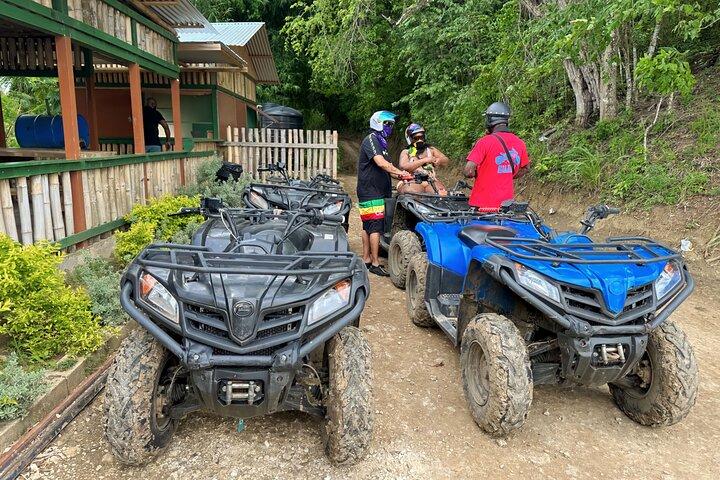 Tour guiado en ATV, paseos a caballo y rafting en bambú en Jamaica