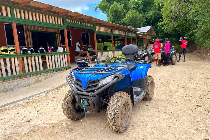 Tour privado de rafting en bambú, vehículo todo terreno y Rick's Cafe desde Montego Bay