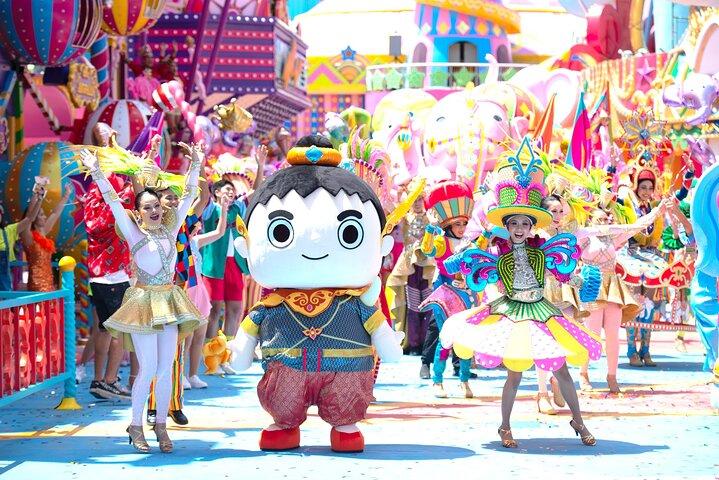 Entrada mágica de carnaval en Phuket con cena buffet