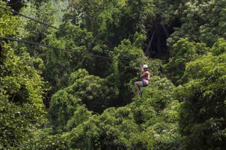 南太平洋最大のジップラインとナンディの洞窟探検