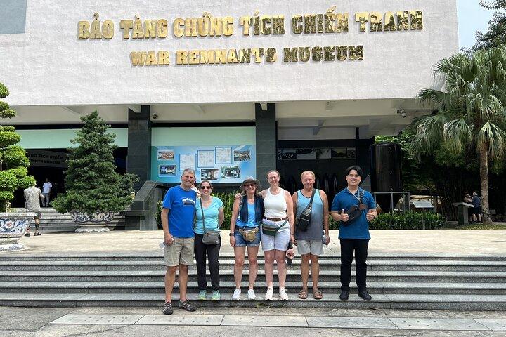 Descubra os principais pontos turísticos de Saigon caminhando