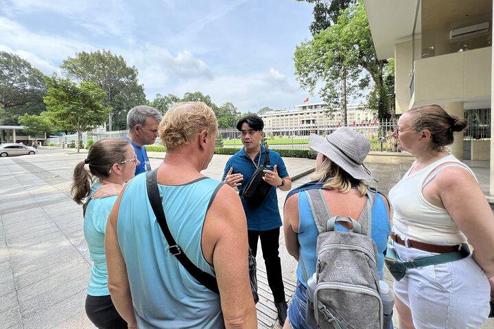 Descubra os principais pontos turísticos de Saigon caminhando