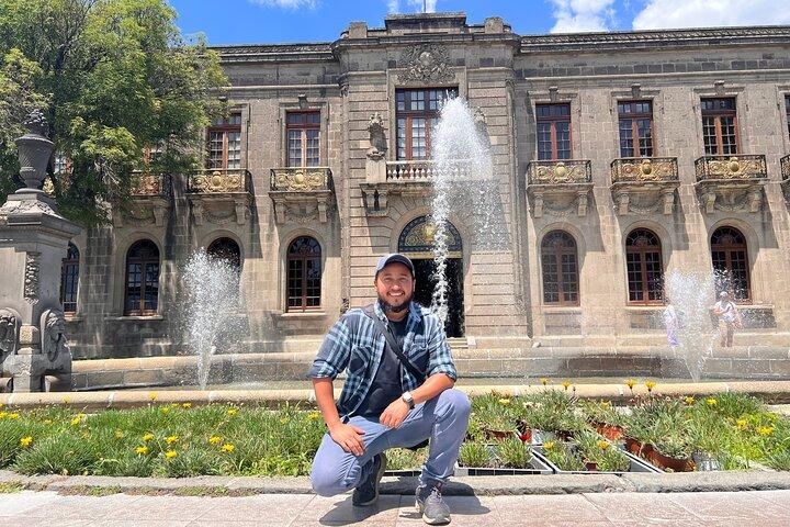 100% private tour in Chapultepec Castle & around (with transport)