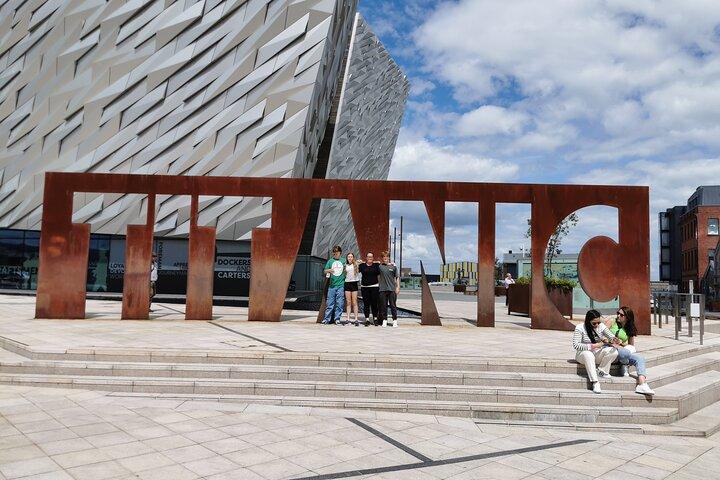 Tour por la Calzada de los Gigantes desde Belfast en vehículo de lujo con 7 asientos