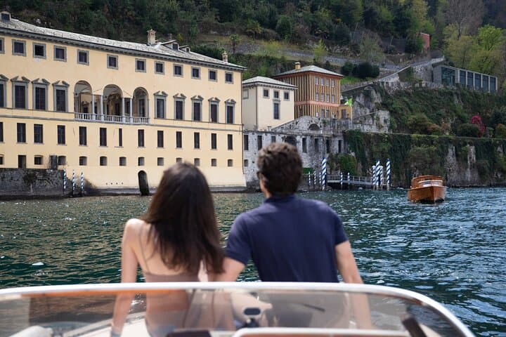 2 hours Private Boat Tour Lake Como for Groups from 1 to 6 People