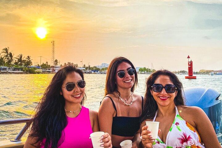 Golden Hours Cartagena : Balade en bateau au coucher du soleil, Open Bar & Island Party