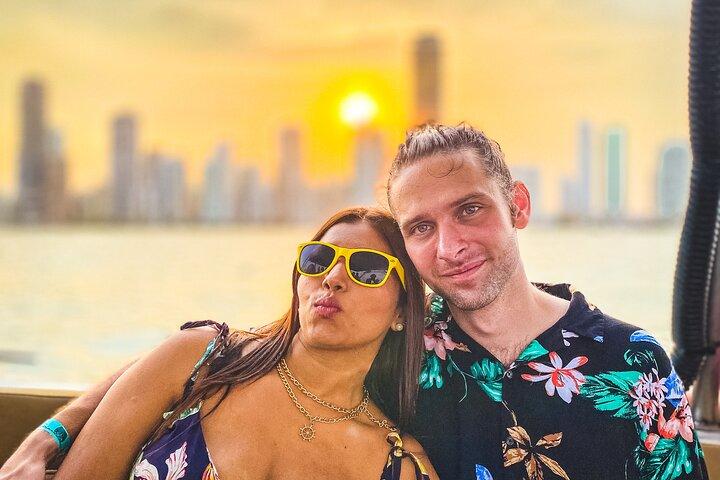Golden Hours Cartagena : Balade en bateau au coucher du soleil, Open Bar & Island Party