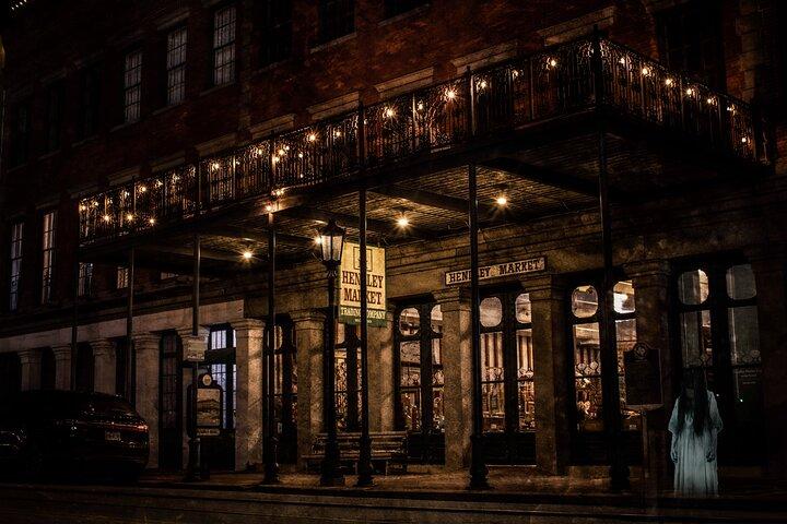 Die Grimoire Ghouls and Graves : Galveston Ghost Tour
