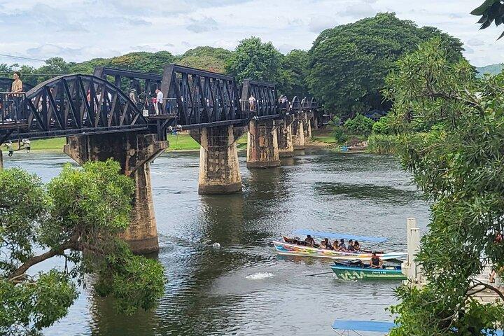 Excursion d'une journée à Kanchanaburi : River Kwai et Erawan Falls
