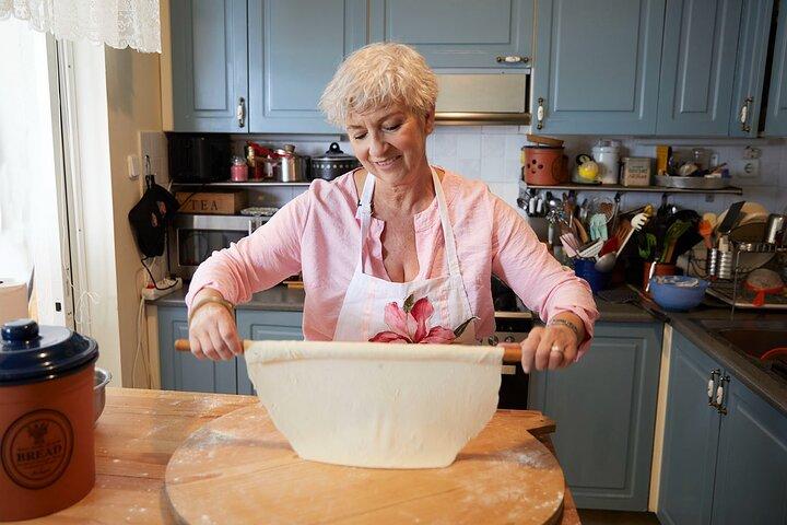 Cours de cuisine grecque à Athènes avec Ioanna, rédactrice en chef culinaire et auteur