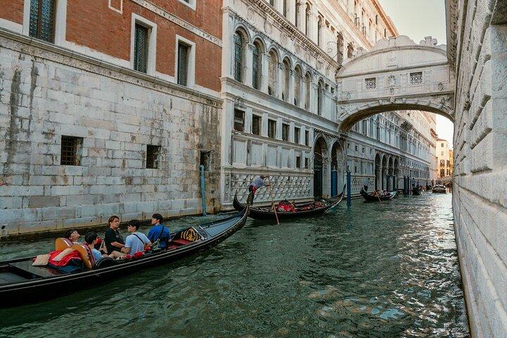 Shared Gondola Ride with Bridge of Sighs Views