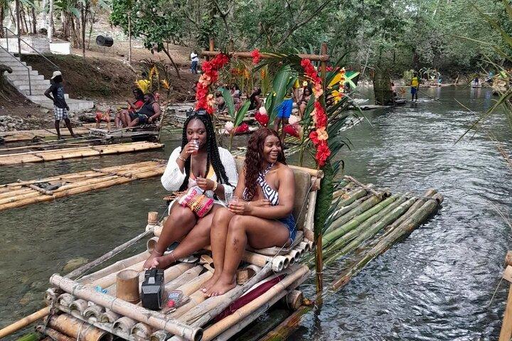 Experiência de rafting no rio Lethe Bamboo e massagem nos pés em pedra calcária