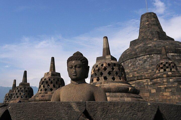 Tour guiado compartido por los templos de Borobudur y Prambanan