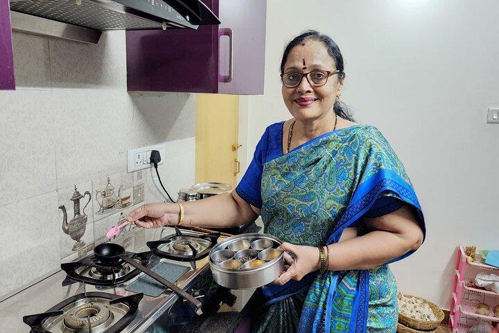 Lezione di cucina privata dell'India meridionale a Bangalore con un locale