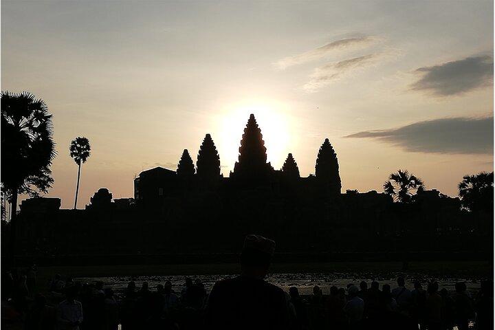 Sunrise Small Group Tour to Angkor Wat Temple from Siem Reap Town