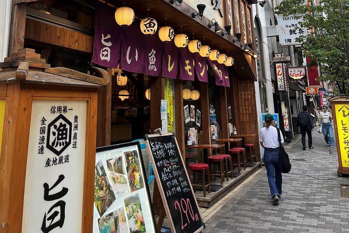 Excursão gastronômica noturna começando em Ginza