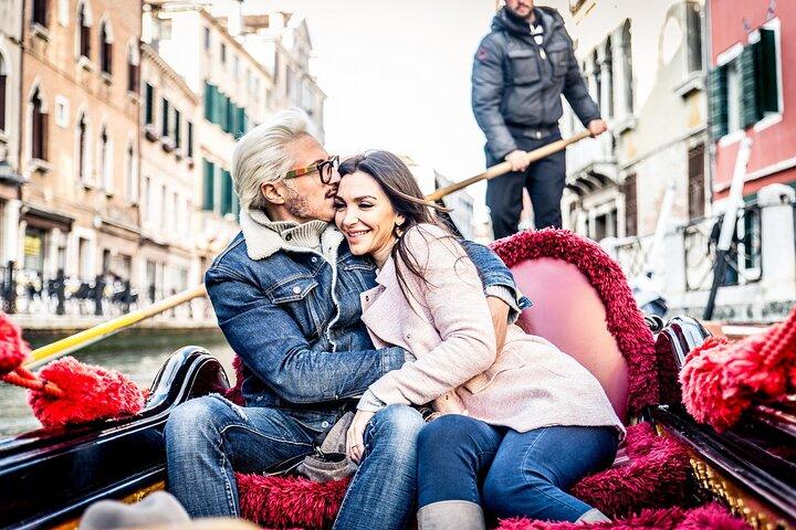 Fall in Love : プライベートロマンティックなゴンドラに乗って大運河へ