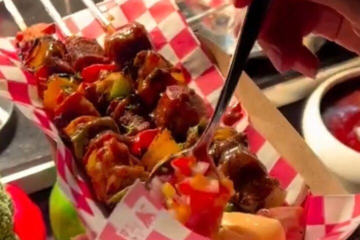 カフェまたはフードストリートでのディナー付きジャカルタナイトツアー