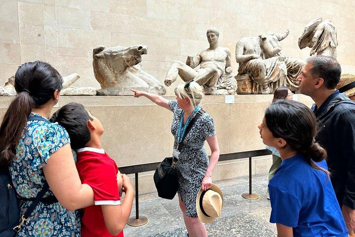 Visite privée du British Museum de Londres adaptée aux enfants et promenade dans le West End