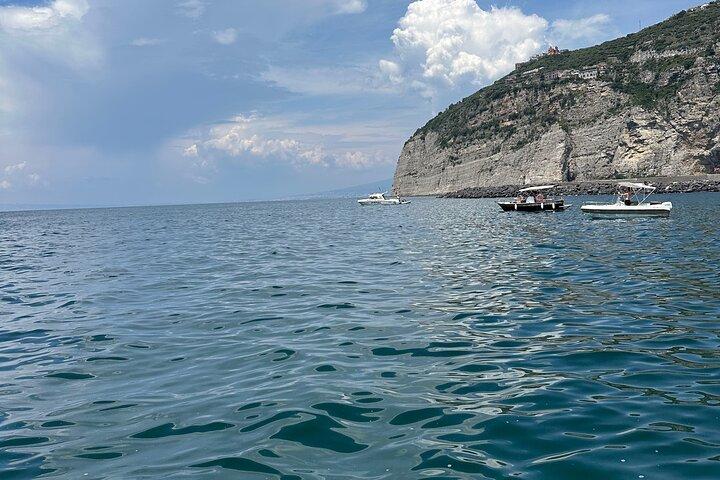 Exclusiva visita guiada en barco a la isla de Capri