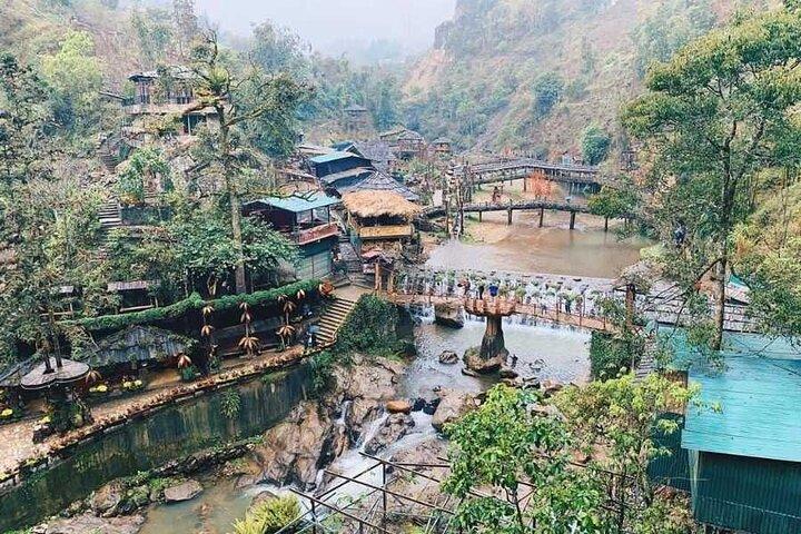 Vanuit Hanoi: tweedaagse Sapa-trekkingtocht met limousinetransfer