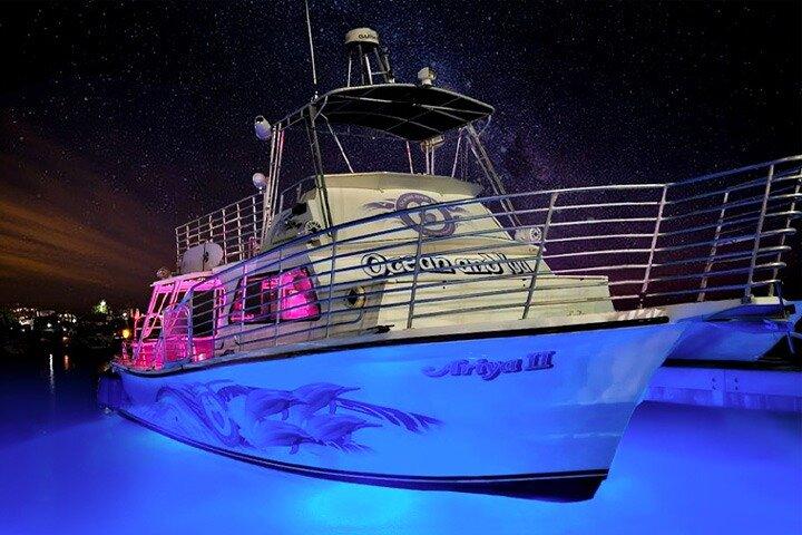 Premier Waikiki Sunset Party Cruise med Live DJ og fuld bar
