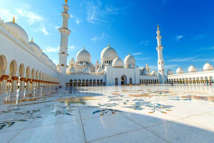 Stadtrundfahrt Abu Dhabi, Ferrari World, Besuch der Großen Moschee ab Dubai